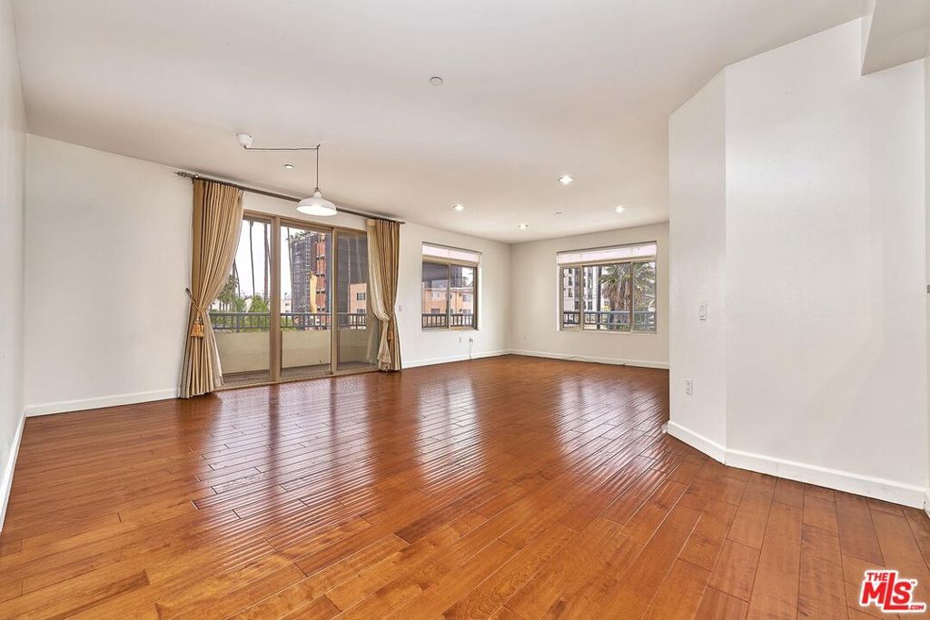 Photo of Listing #25552269