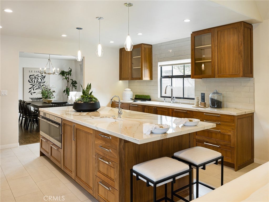 Photo of Listing #SB25123327