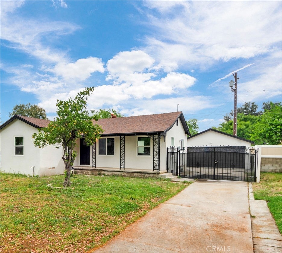 Photo of Listing #IV25133379