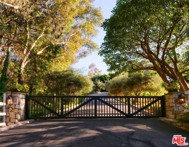 30 Portuguese Bend Road, Rolling Hills.