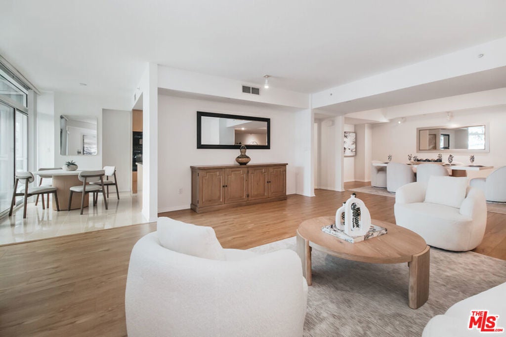 Photo of Listing #25543011