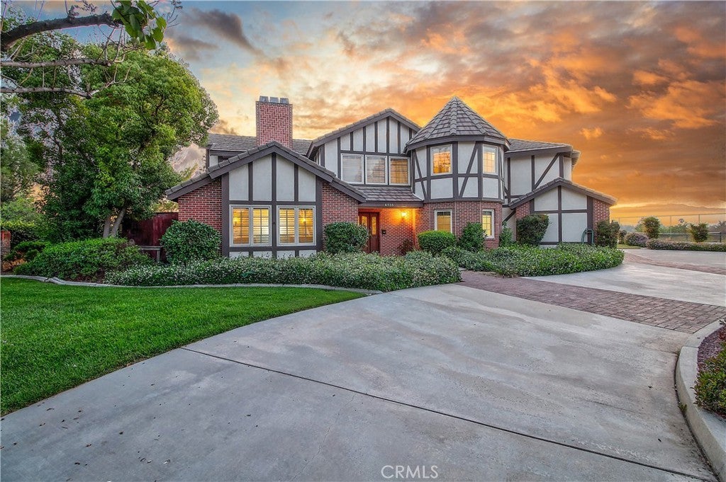 Photo of Listing #IV25134356