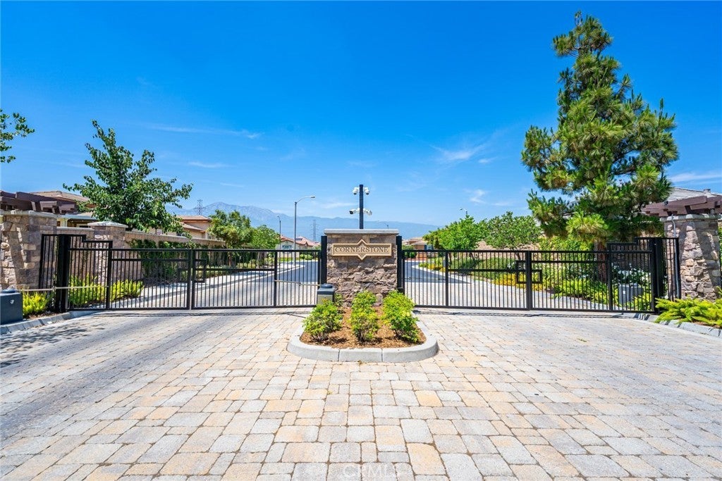 Photo of Listing #IV25134761