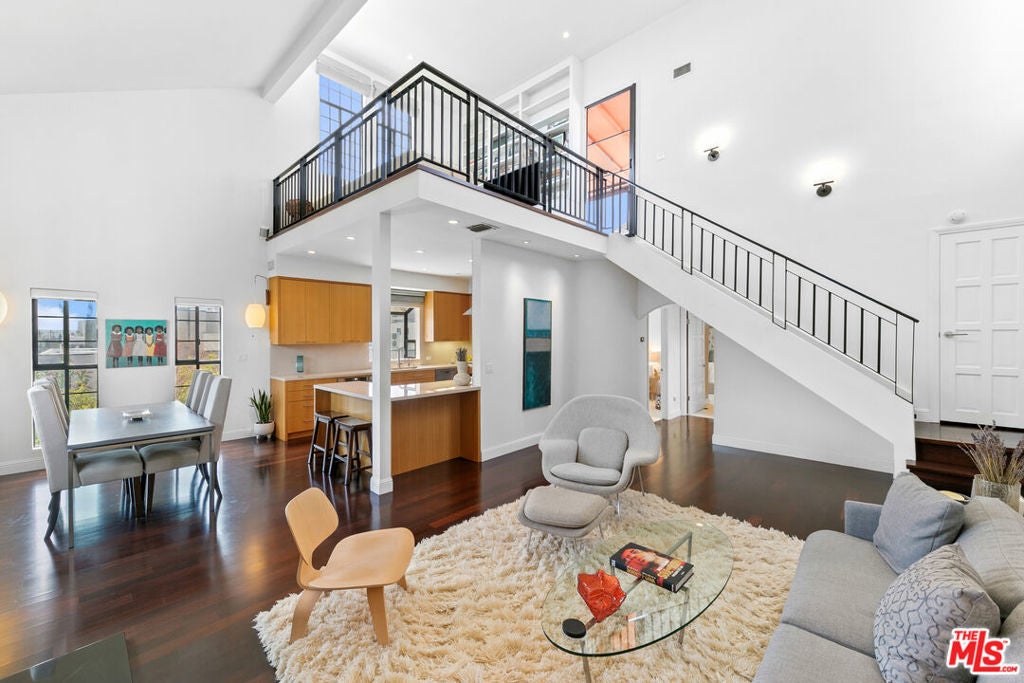 Photo of Listing #25551597