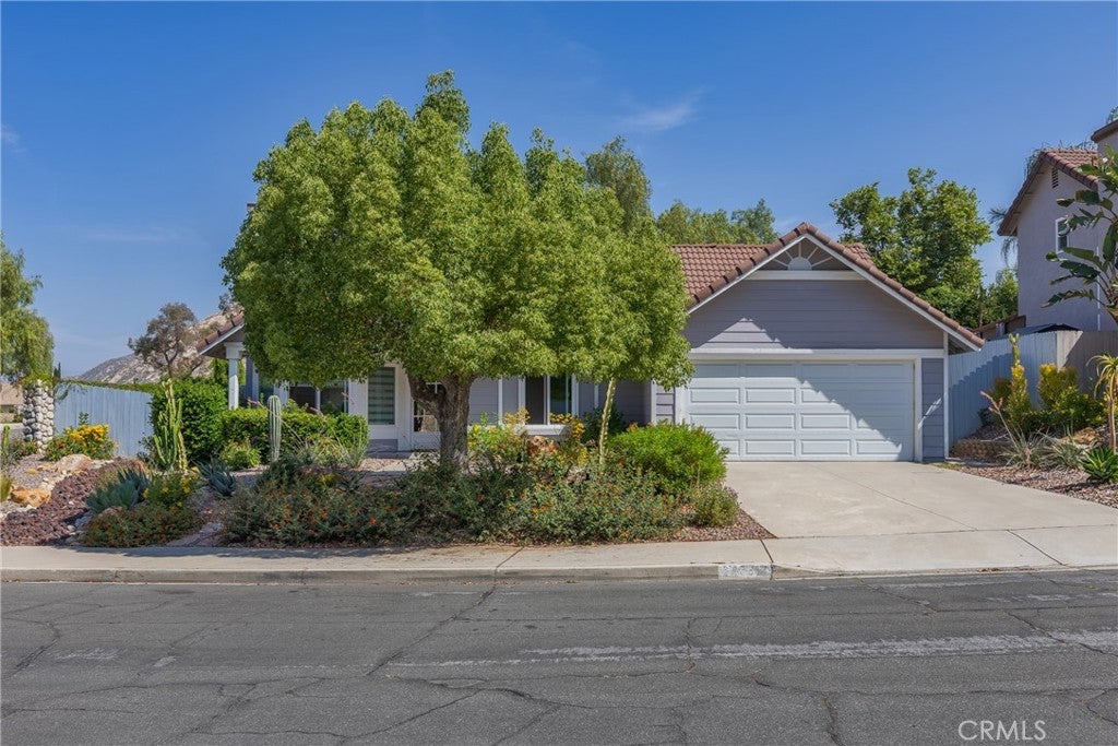 Photo of Listing #IV25135245