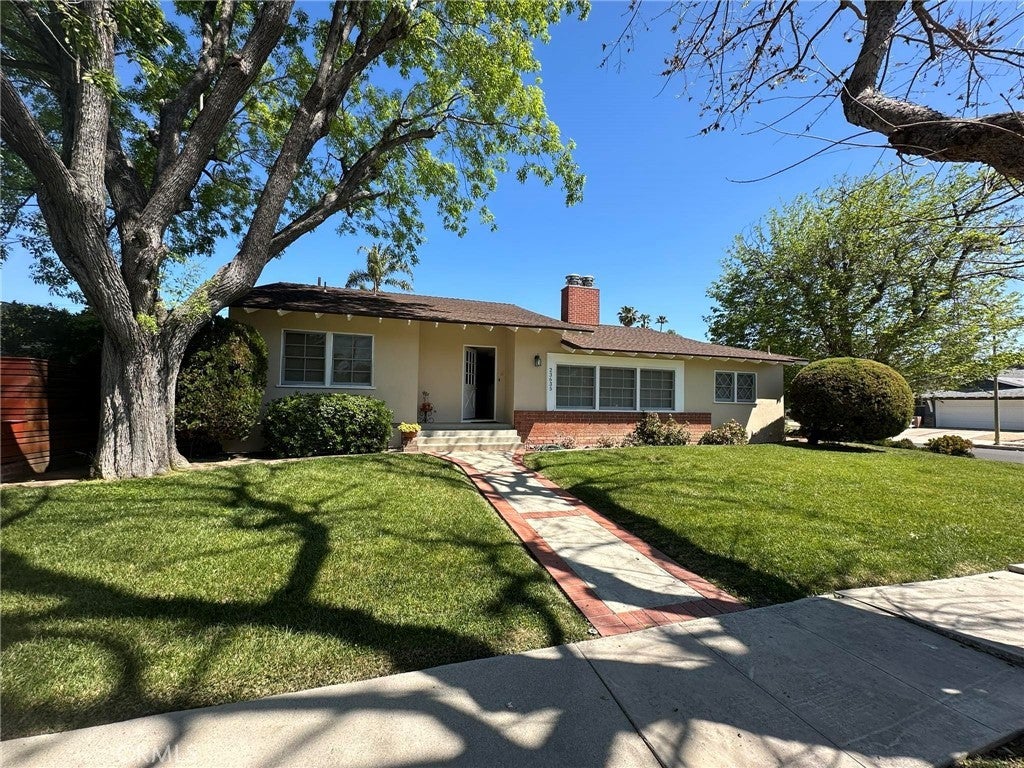 Photo of Listing #SR25111547