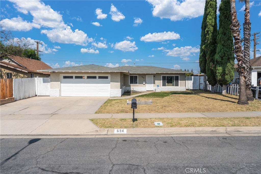 Photo of Listing #IV25135621