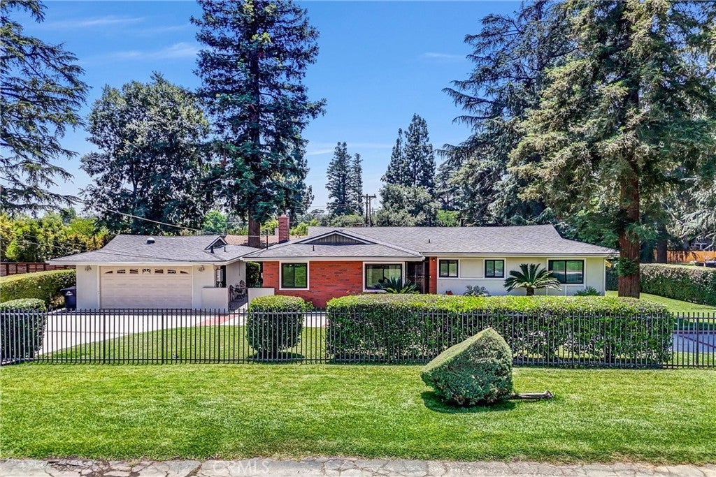 Photo of Listing #SB25105710