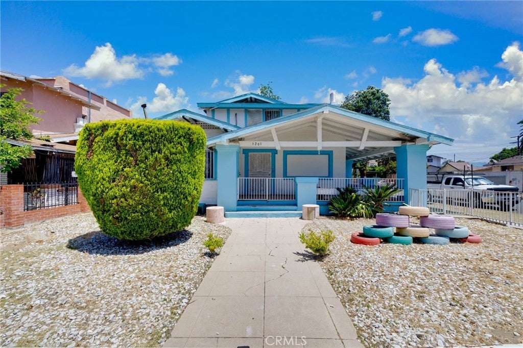 Photo of Listing #IV25136066