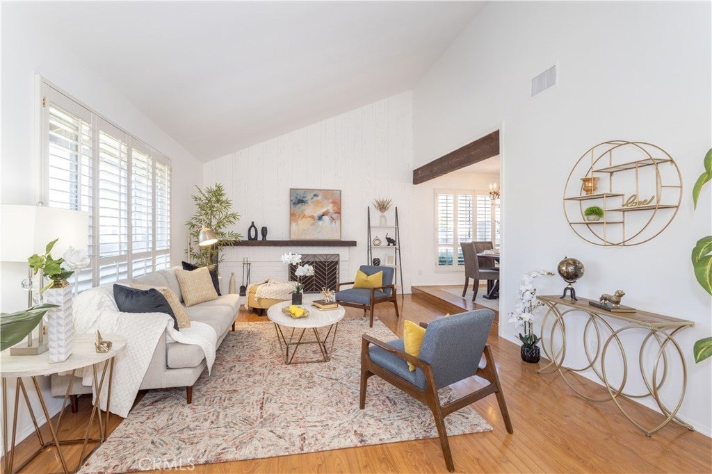 Photo of Listing #SR25136297