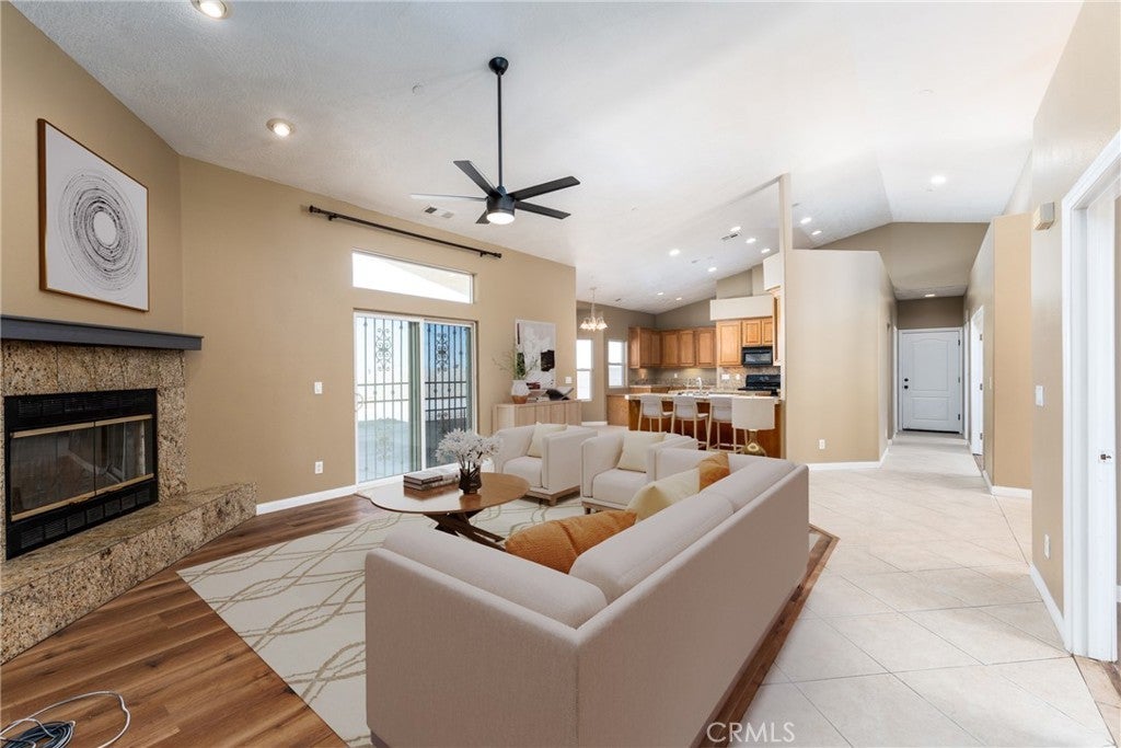 Photo of Listing #IV25136342