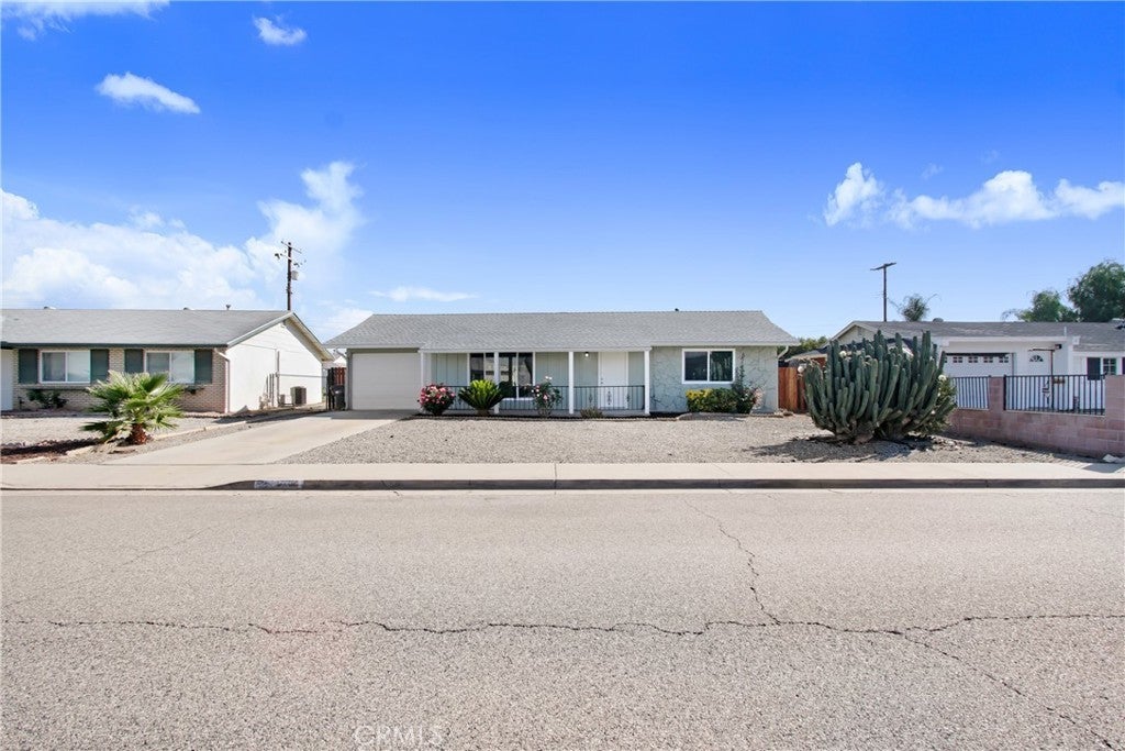 Photo of Listing #IV25136552