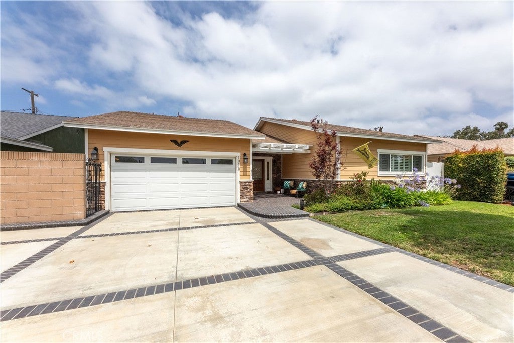 Photo of Listing #PW25056980