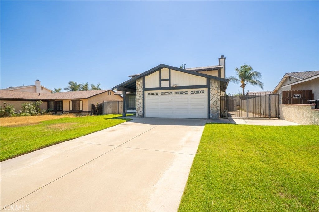 Photo of Listing #IV25136506