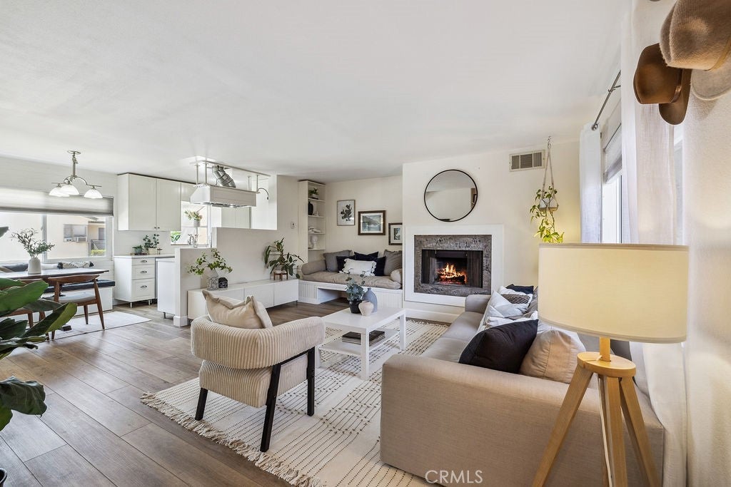 Photo of Listing #SB25136734