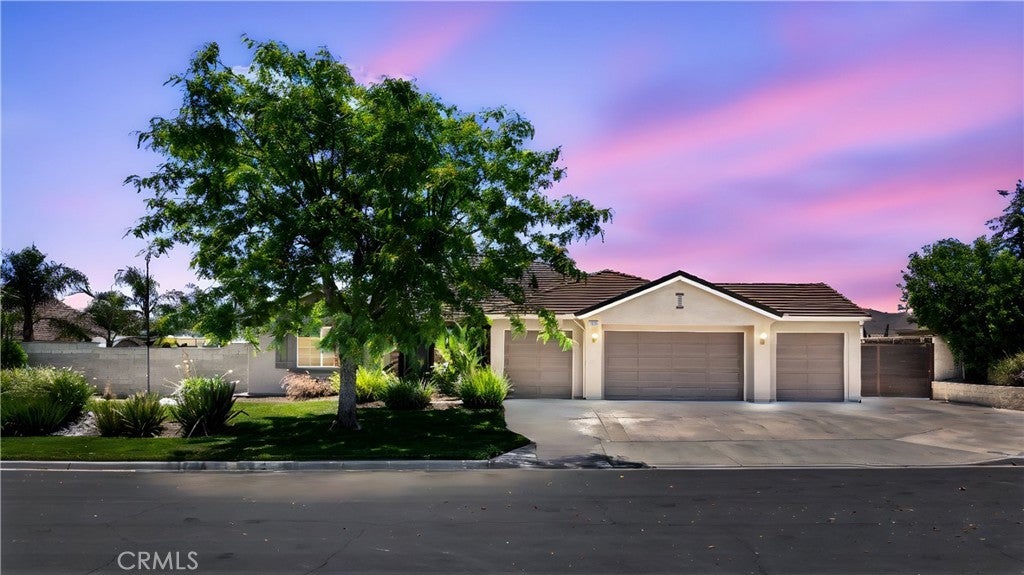 Photo of Listing #IV25136635