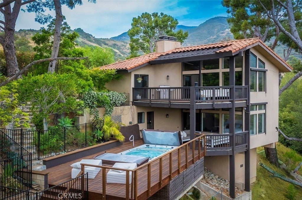 Photo of Listing #SR25118796