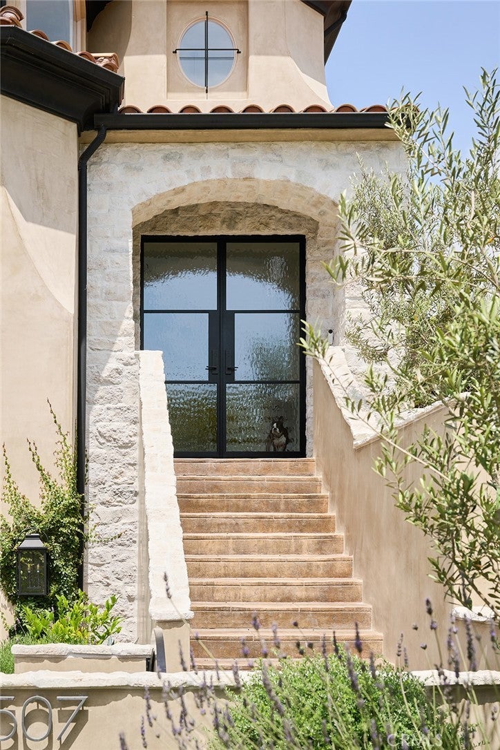 Photo of Listing #SB25137412