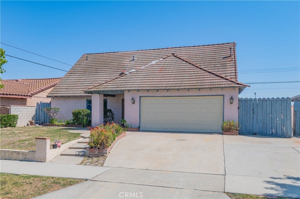 Photo of Listing #OC25122637