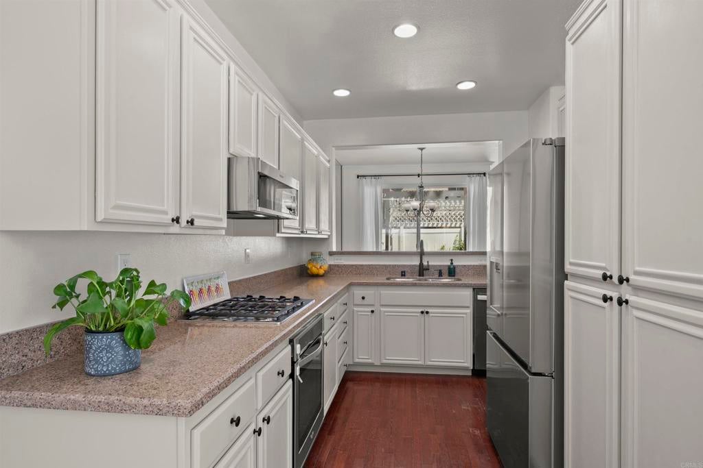 Photo of Listing #PTP2504609