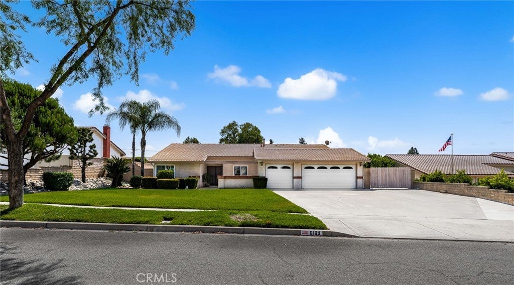 Photo of Listing #IV25137641