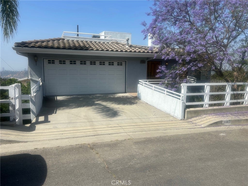 Photo of Listing #IV25138234