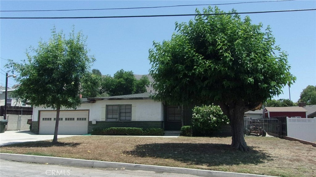 Photo of Listing #IV25137376