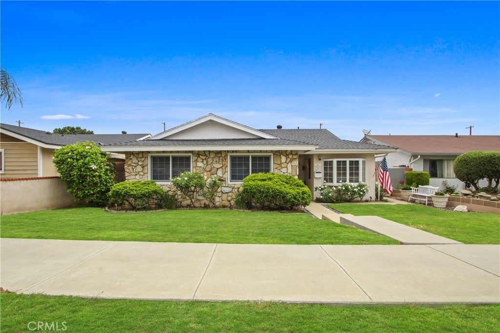 Photo of Listing #SB25127039