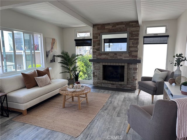 440 29th Street, Manhattan Beach.