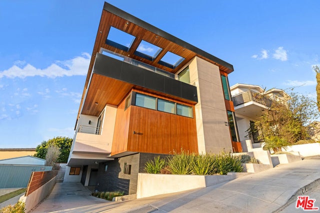 647 10th Street, Hermosa Beach.