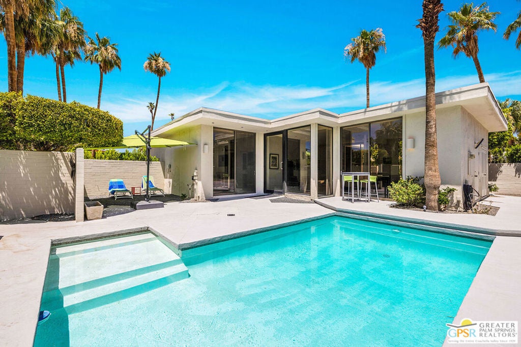 130 Racquet Club Road # 502, Palm Springs