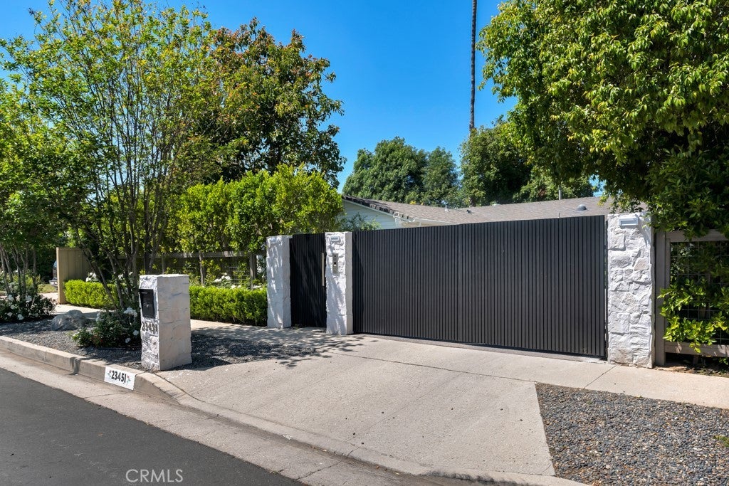 Photo of Listing #SR25138758