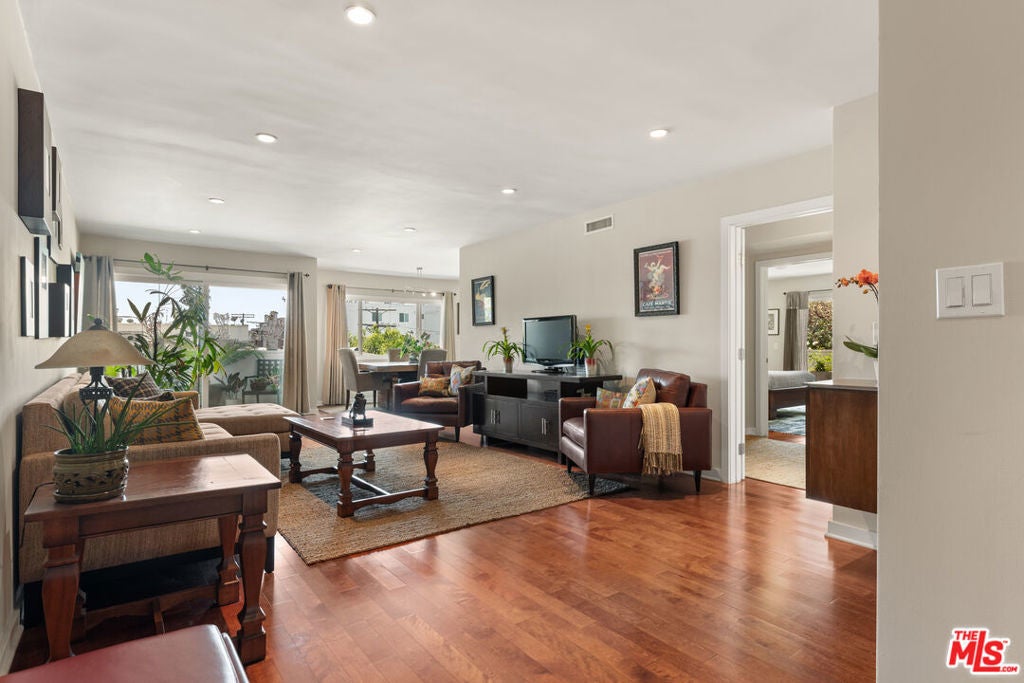 Photo of Listing #25551865