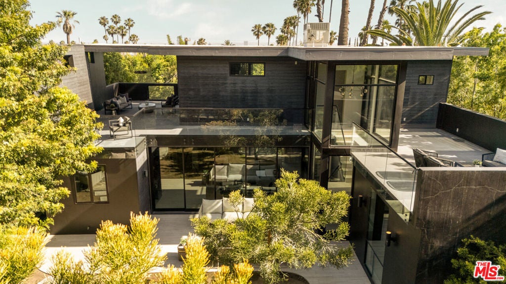 Photo of Listing #25555391