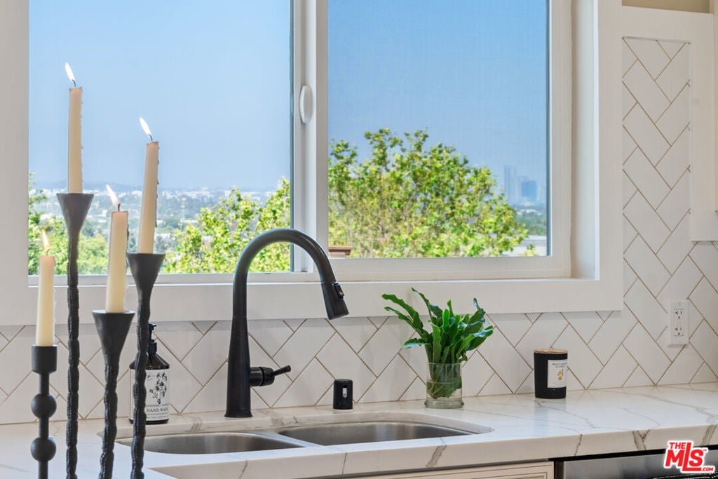 Photo of Listing #25555061