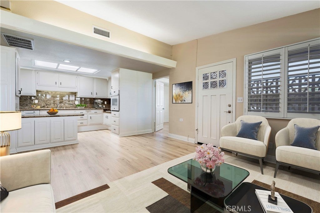 Photo of Listing #OC25133352