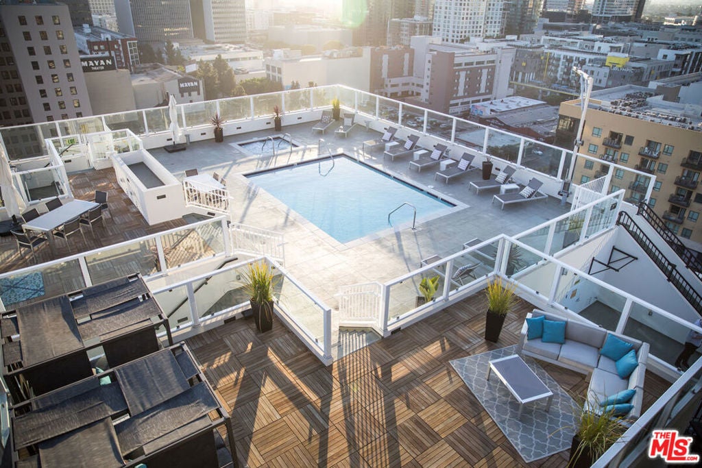 Photo of Listing #25555693