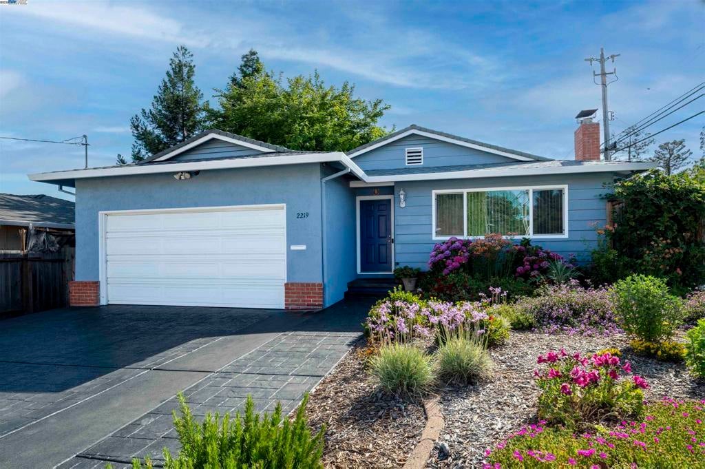 Photo of Listing #41102453