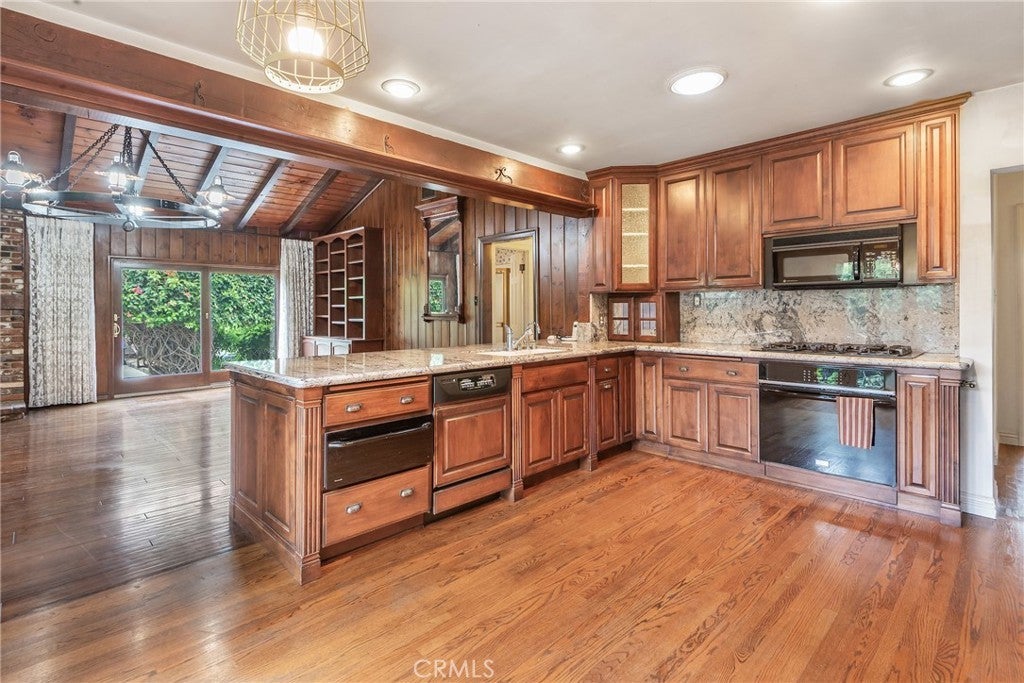 Photo of Listing #SB25140565