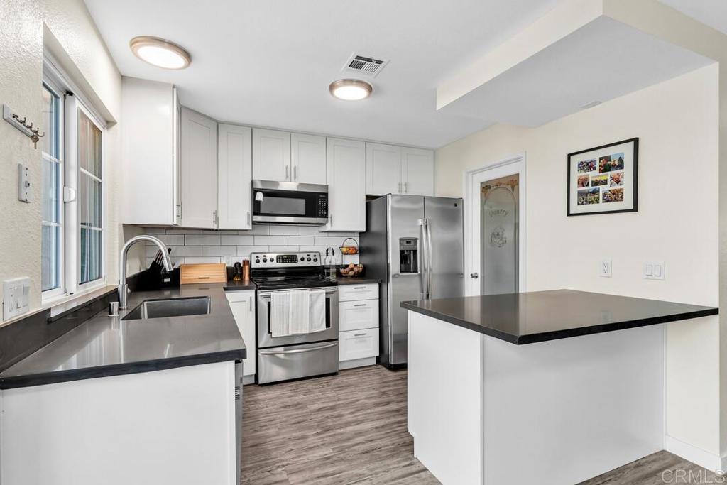 Photo of Listing #PTP2504671