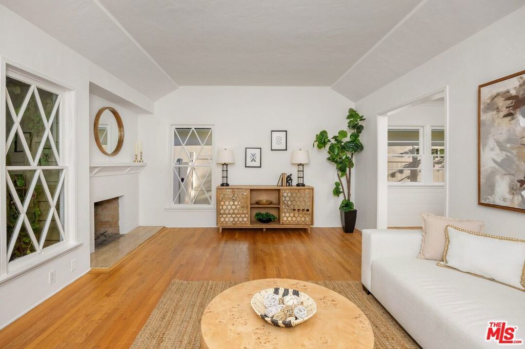 Photo of Listing #25555905