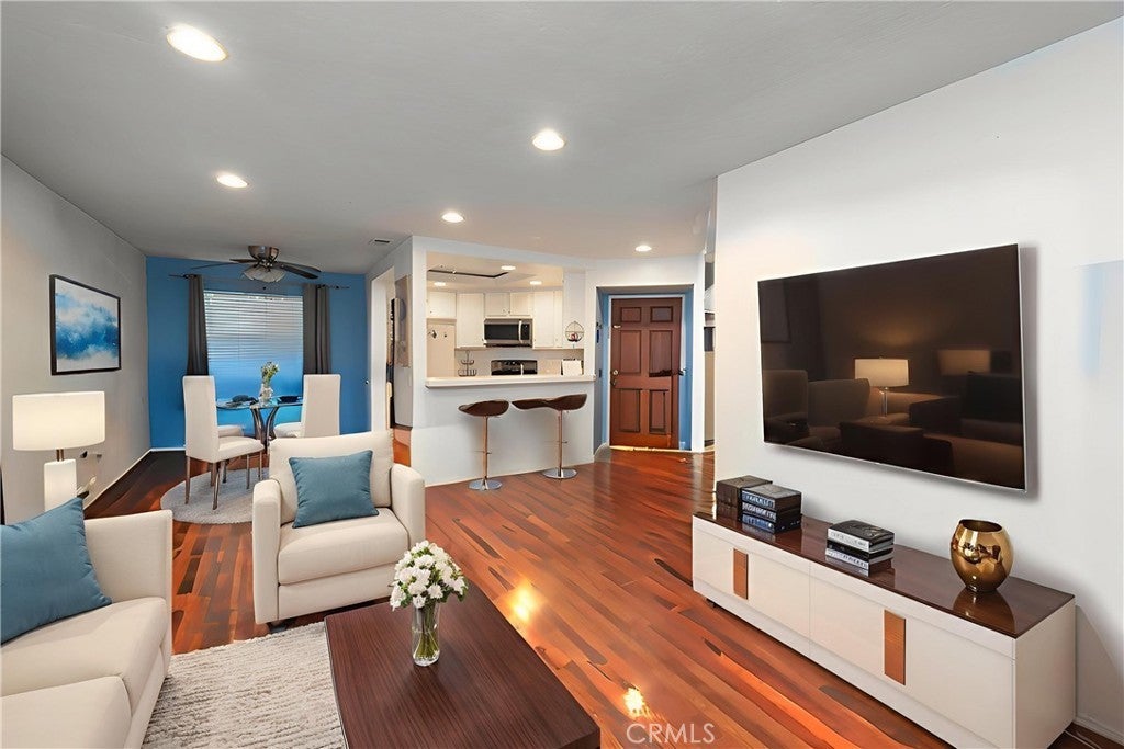 Photo of Listing #IV25109616