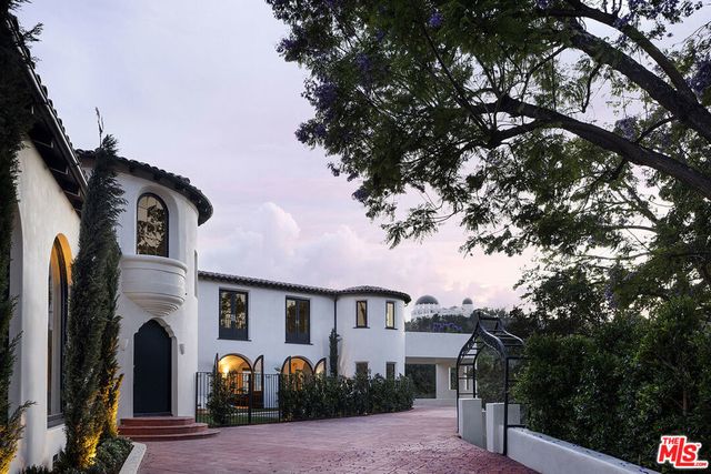 2720 Glendower Avenue, Los Angeles