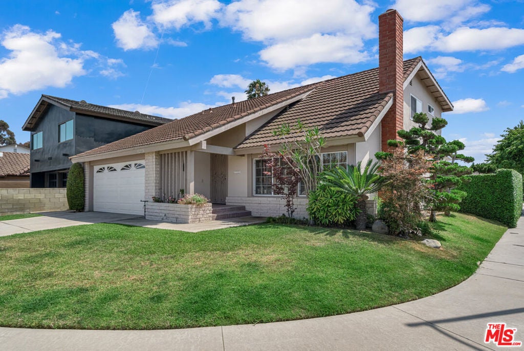 Photo of Listing #25556053