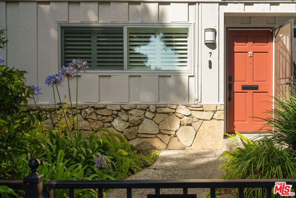 Photo of Listing #25556043