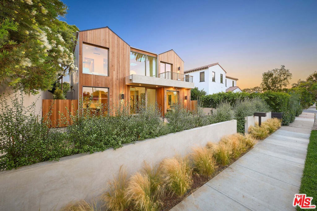 Photo of Listing #25556605