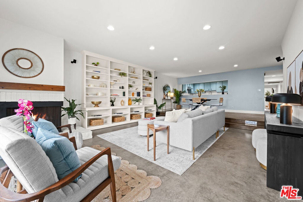 Photo of Listing #25556249