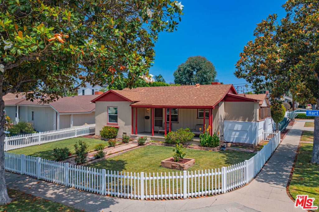 Photo of Listing #25556813