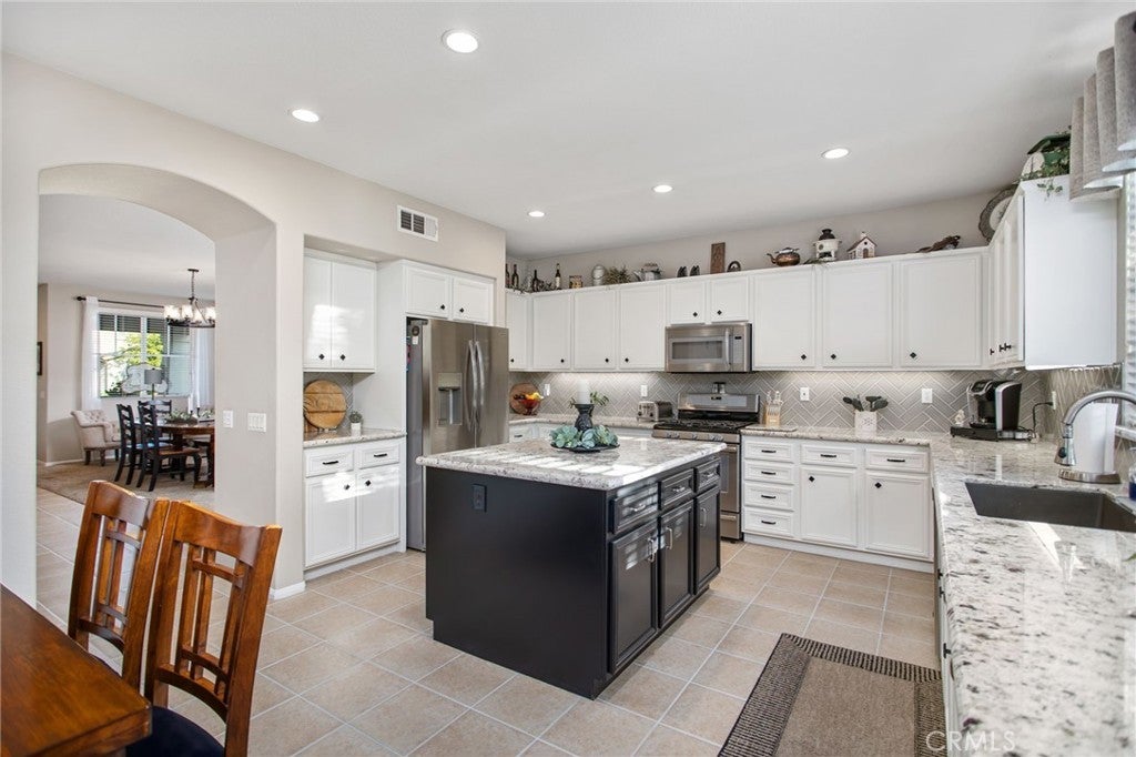 Photo of Listing #IV25142403