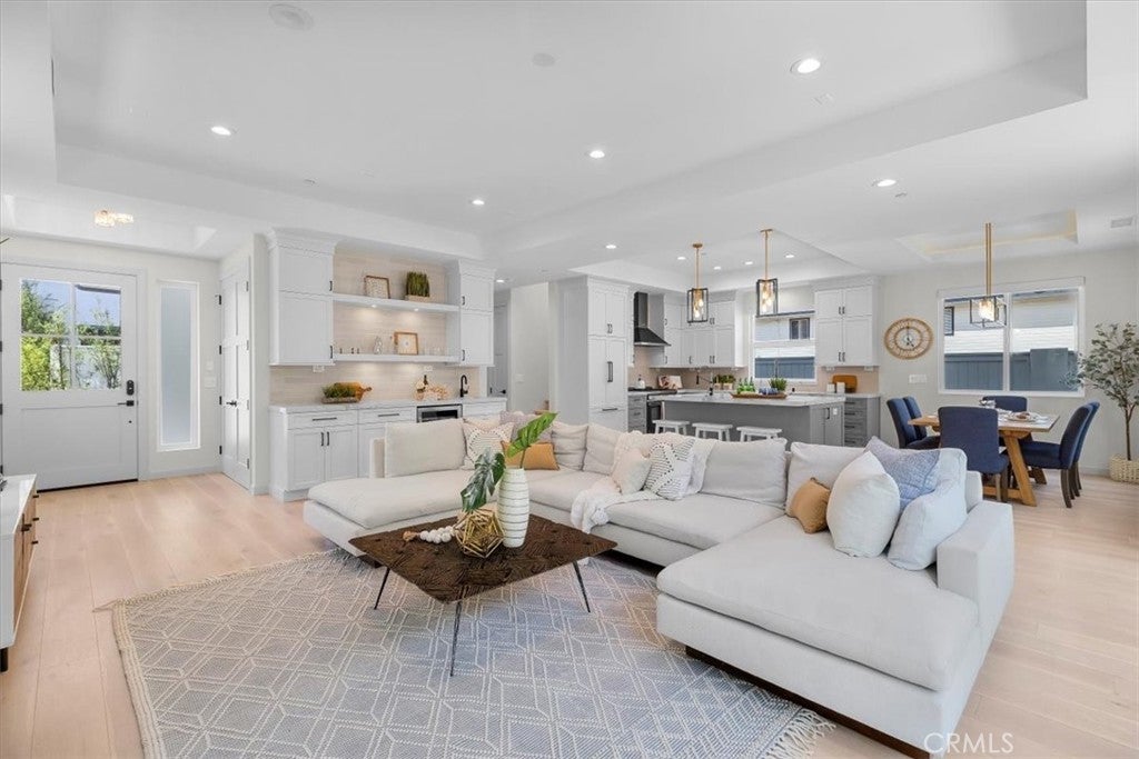 Photo of Listing #SB25141824